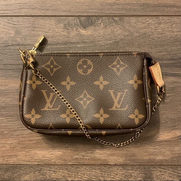 ❌SOLD❌ NEW Louis Vuitton Mini Pochette Accessoires in Monogram Canvas - Picture 2 of 9